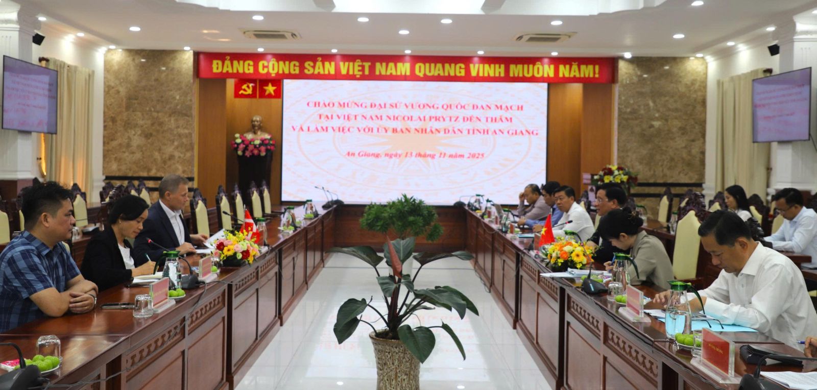 Chủ tịch Uỷ ban nhân dân tỉnh An Giang tiếp Đại sứ Đan Mạch tại Việt Nam
